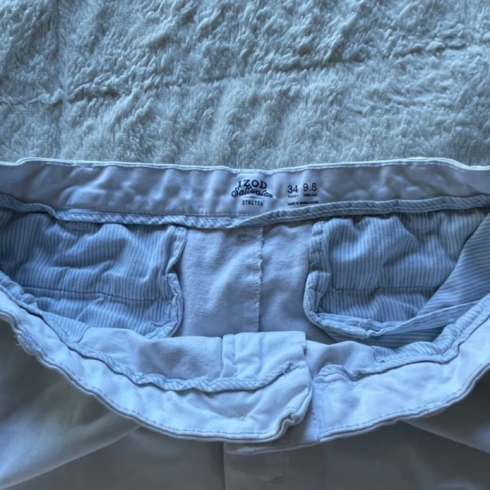 IZOD white/khaki shorts - Picture 4 of 6